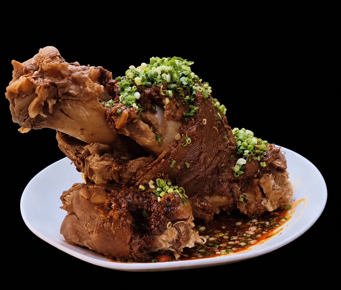 직달사천 동파족발(동파주자)과 흰 접시를 담은 검정 배경 AI 편집 이미지